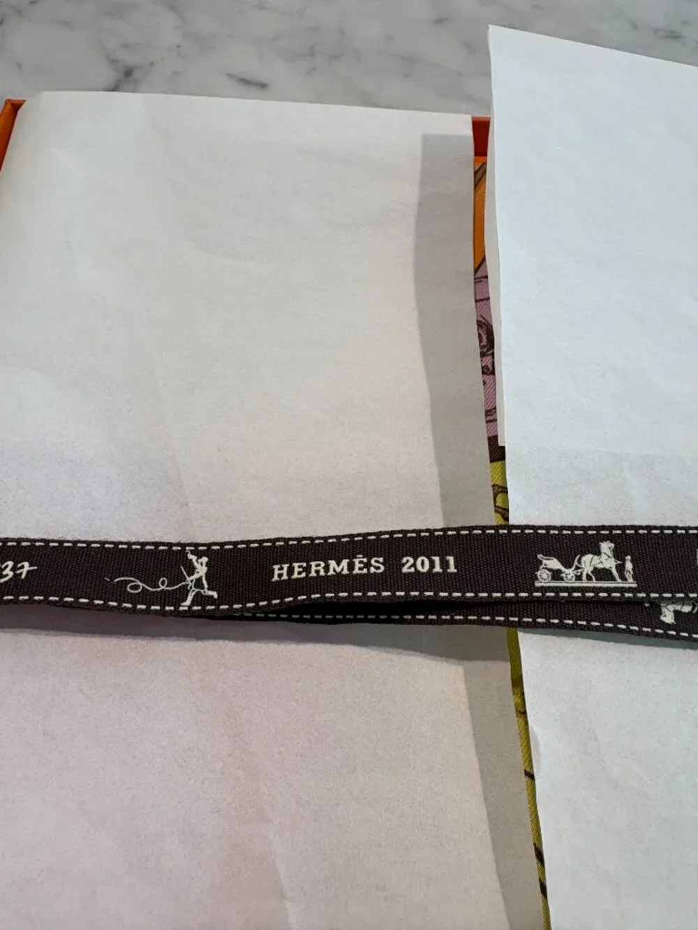 Hermès À Cheval sur mon Carré 90 Silk Scarf NIB Box - Picture 6 of 6